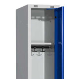 Garderobeskab 4x300mm m/lige tag, blå dør med cylinderlås og benramme