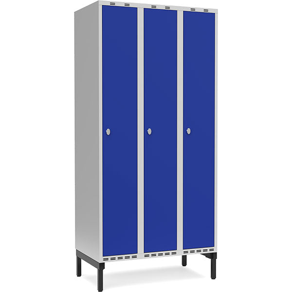 Garderobeskab 3x300mm m/lige tag, blå dør med greb for hængelås og benramme – image 1