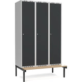 Garderobeskab 3x400mm m/lige tag, antracit dør med cylinderlås og siddebænk – image 1