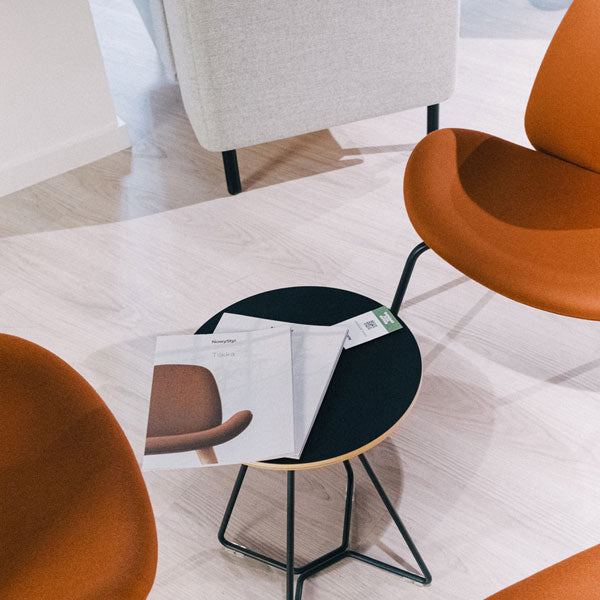 Bord Tilkka lys grå linoleum, sort stel – image 2