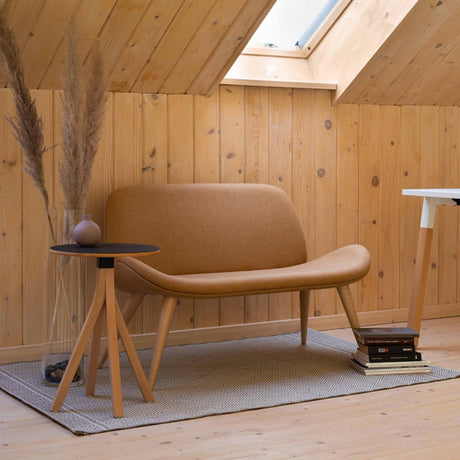 Sofa Tilkka 4L, Era CSE11 med eg ben – image 1