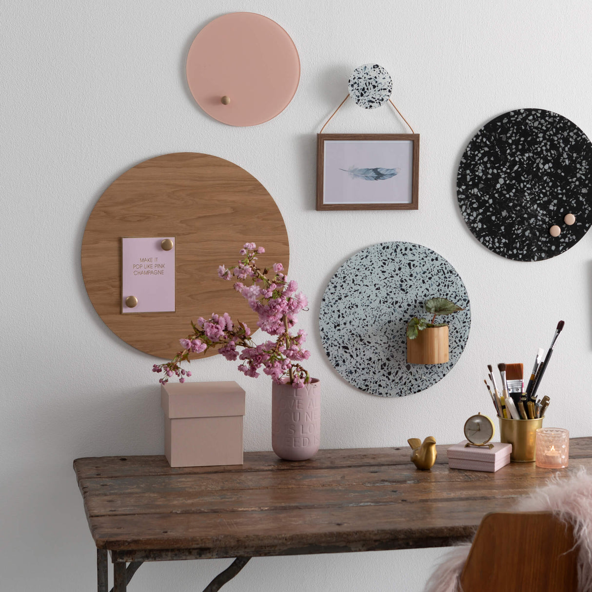 Cirkel 35 cm. Sort med hvid Terrazzo Magnetisk glastavle