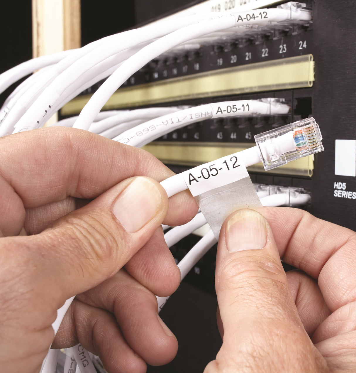 Dymo Tape XTL 21mmx39mm lam wire/cable bl/whi – Labeltape (billede 2)