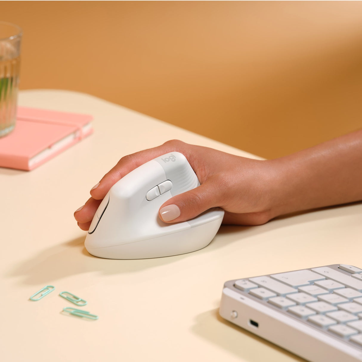 Logitech Lift for Mac Vertical Ergonomic Mouse, Off-White/Pale Grey – Trådløse mus (billede 3)