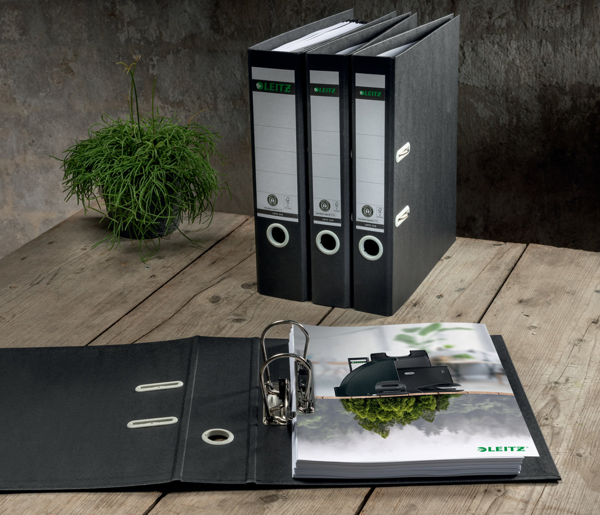 Brevordner recycle 180° A4 50mm sort