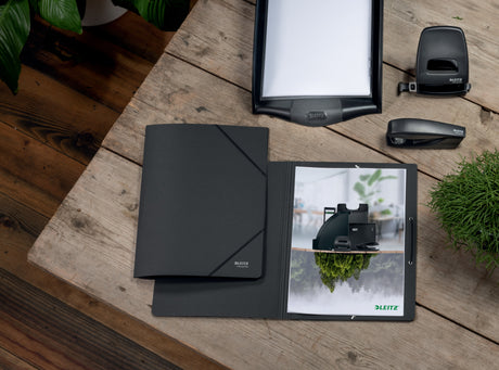 Elastikmappe recycle karton A4 sort – image 4