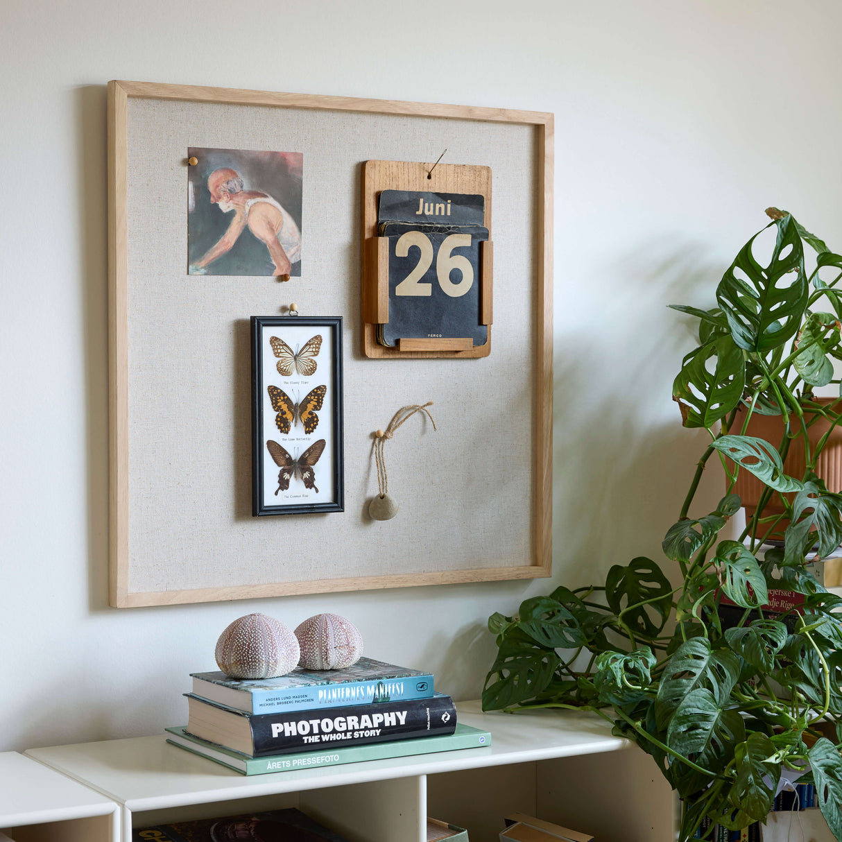 60 x 60 cm. Hør opslagstavle med træramme – image 2