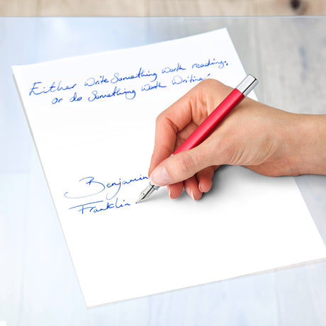 Staedtler Fyldepen Triplus medium rød – Fyldepenne (billede 4)