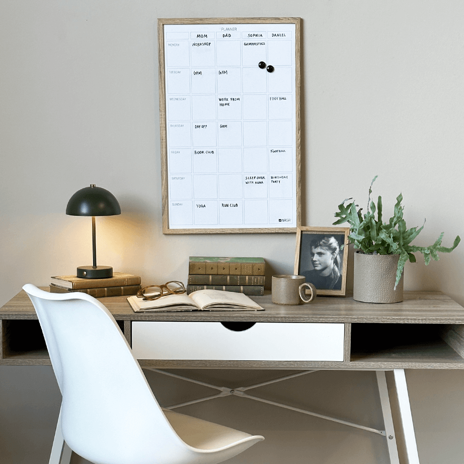 Naga A/S 40 x 60 cm. Whiteboard ugetavle med træramme Engelsk. – Planlægningstavler (billede 2)