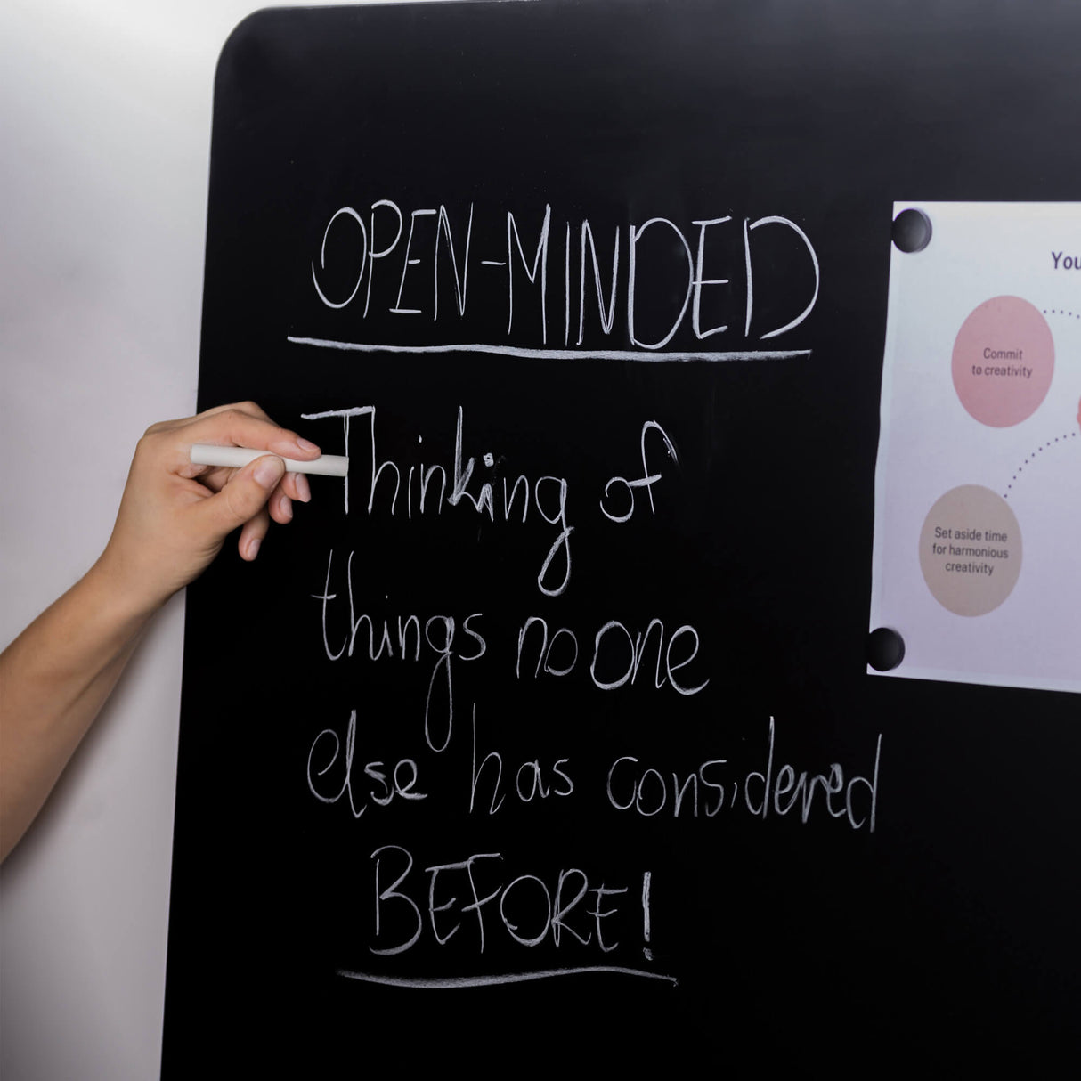 117 x 87 cm. Magnetisk, sort kridttavle uden ramme – image 6