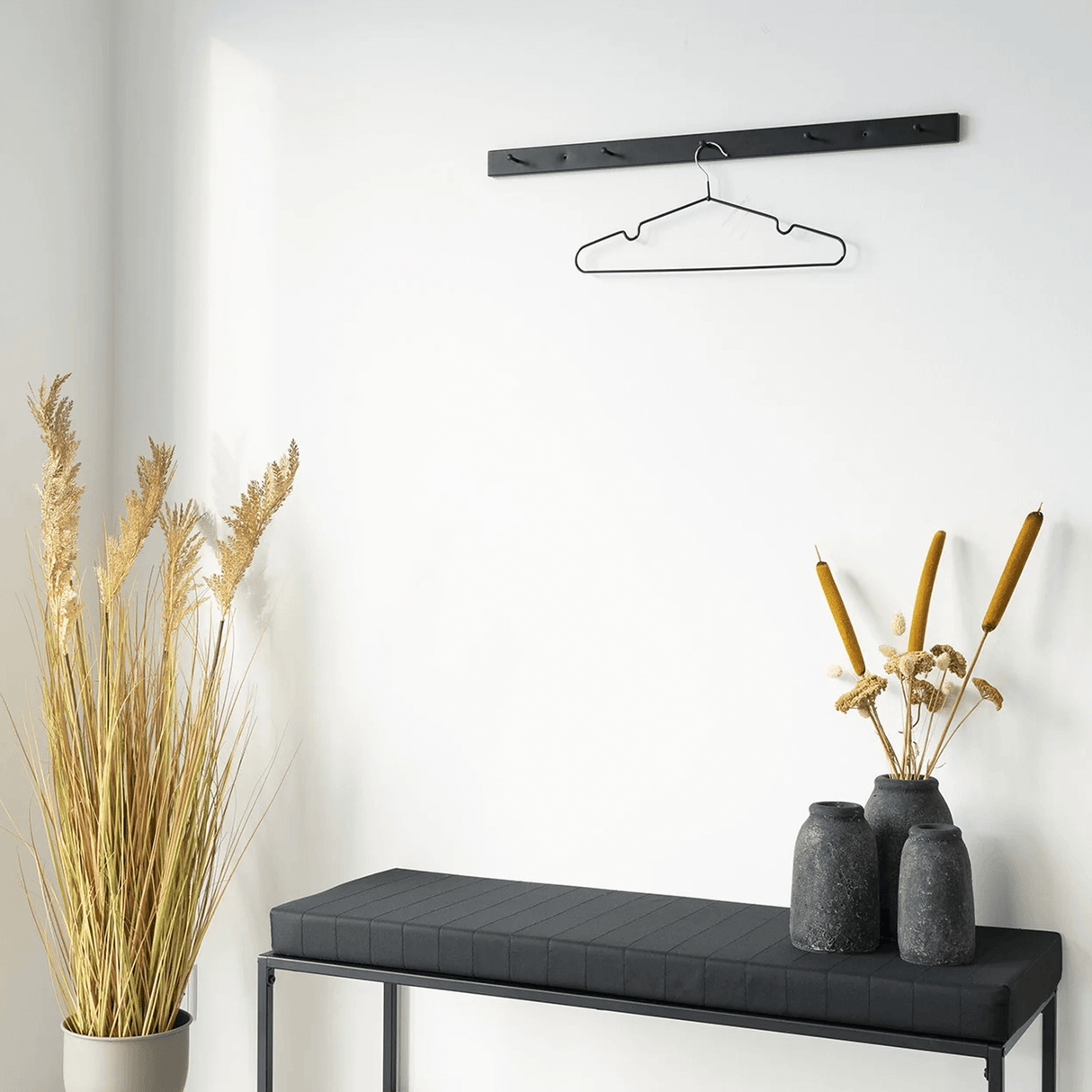 Coat hanger black inspiration 71718.png