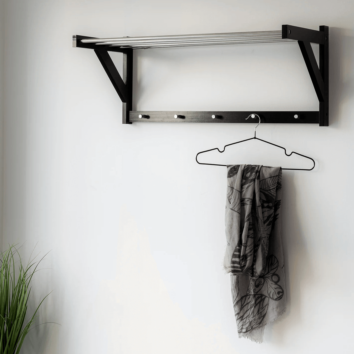 Coat hangers black inspiration 71718.png