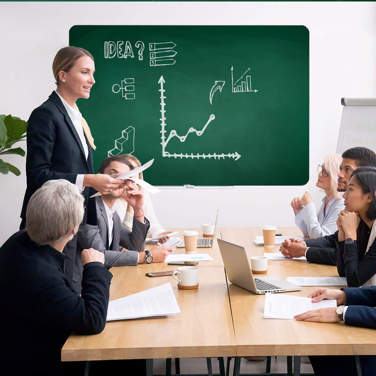 117 x 87 cm. Magnetisk, grøn kridttavle uden ramme