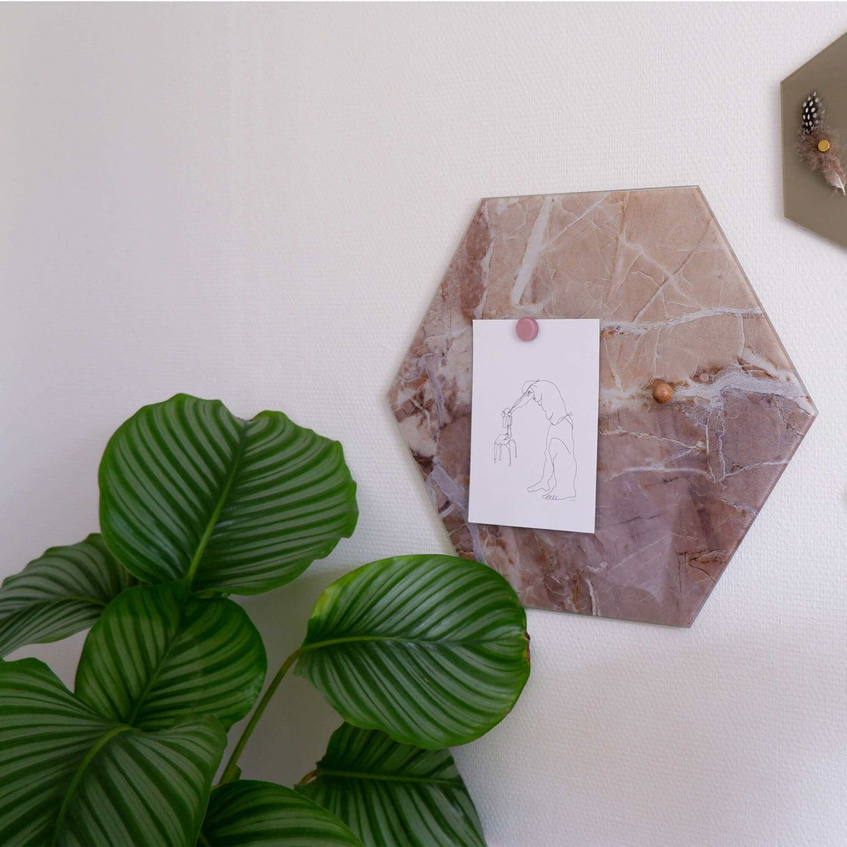Beige Marmor Magnetisk glastavle | Hexagonal 42 cm. Beige Marmor Magnetisk glastavle  | Officely